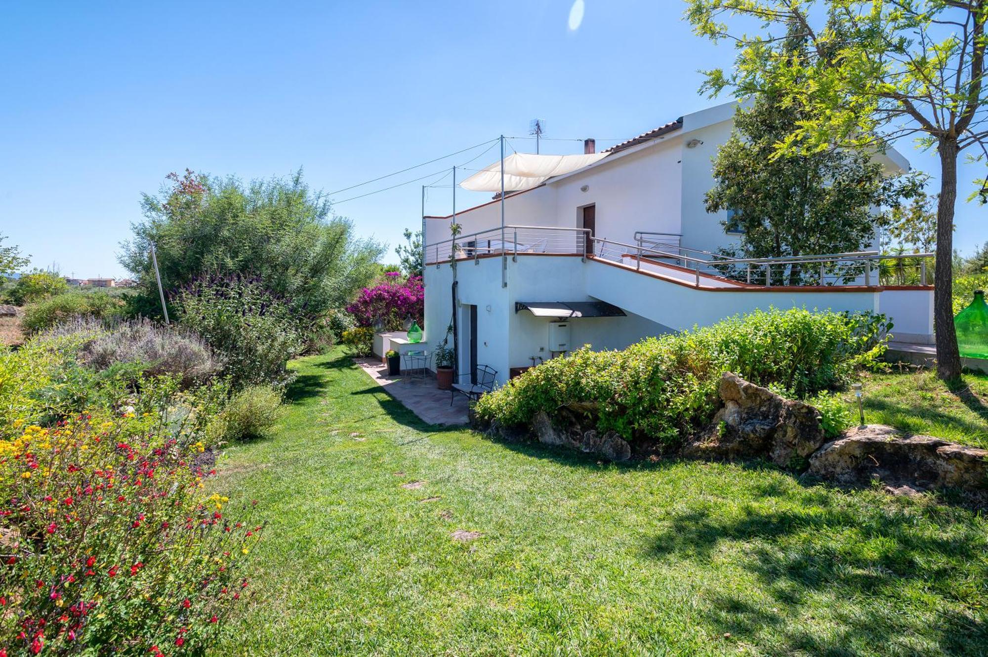 Apartment Sardinia Re - Fioretta Flowers *