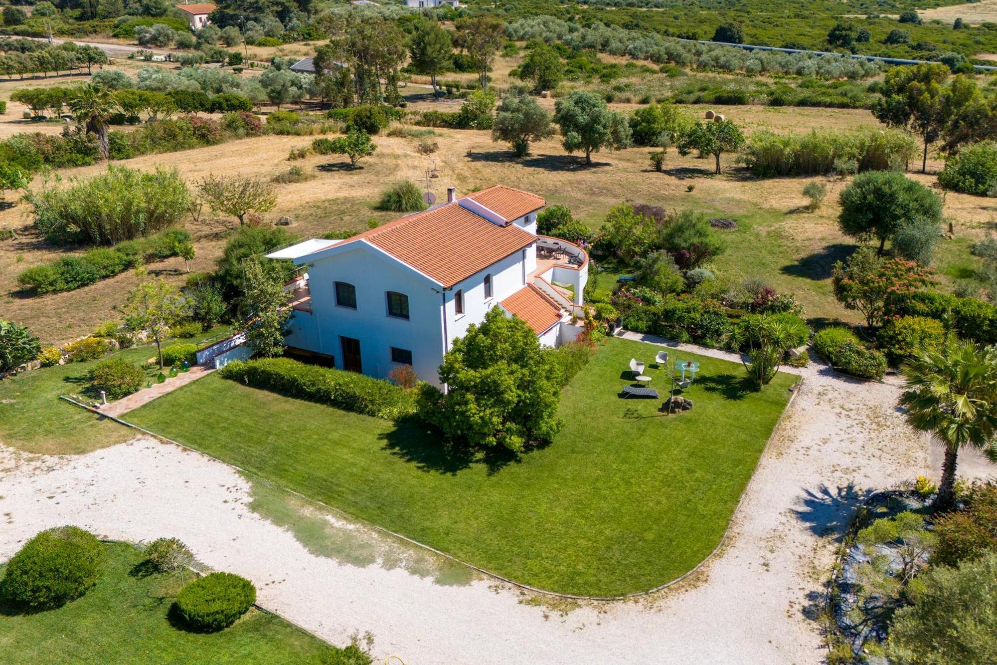 Sardinia Re - Fioretta Flowers Apartment Olmedo