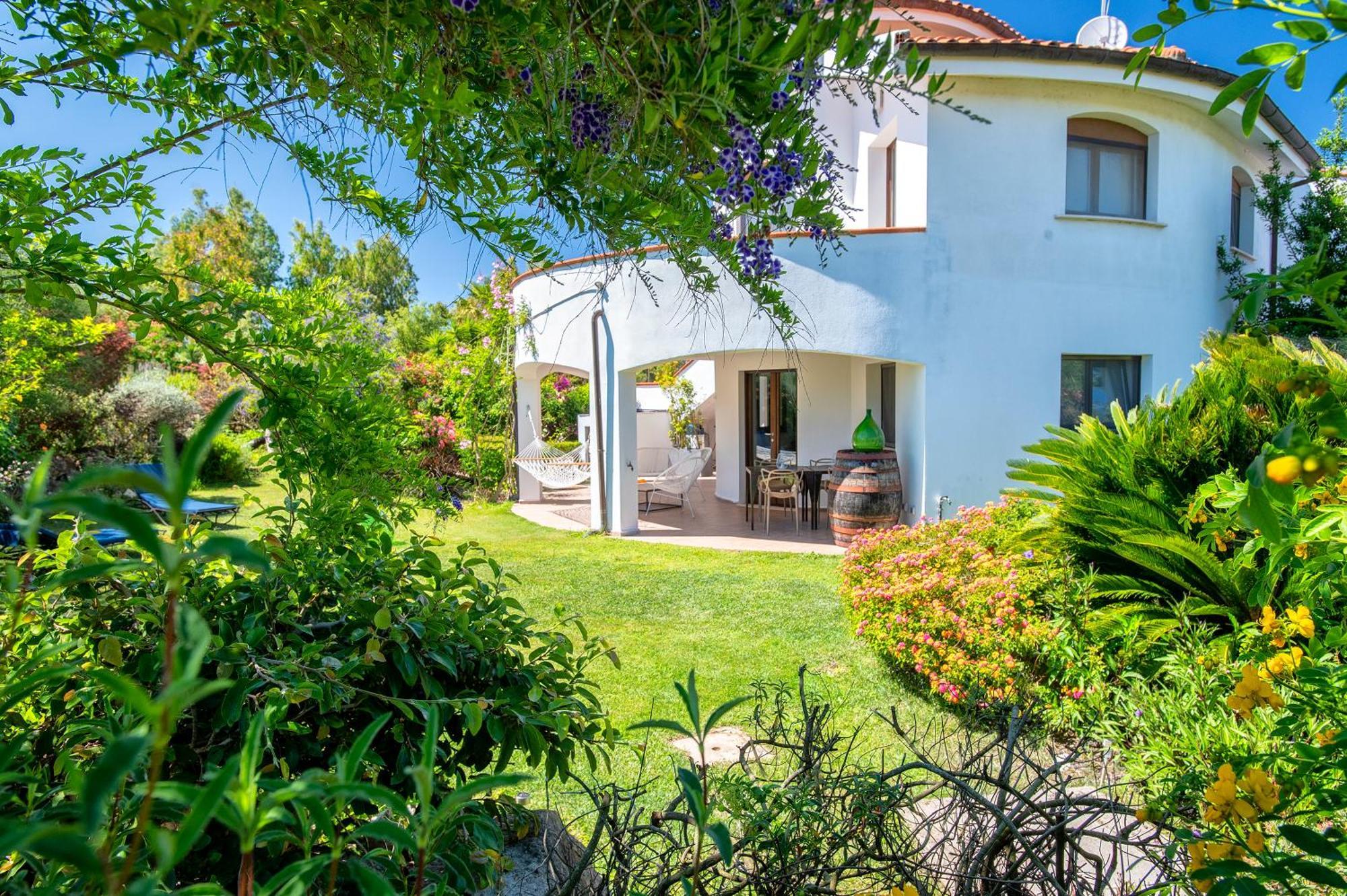 Apartment Sardinia Re - Fioretta Flowers Olmedo