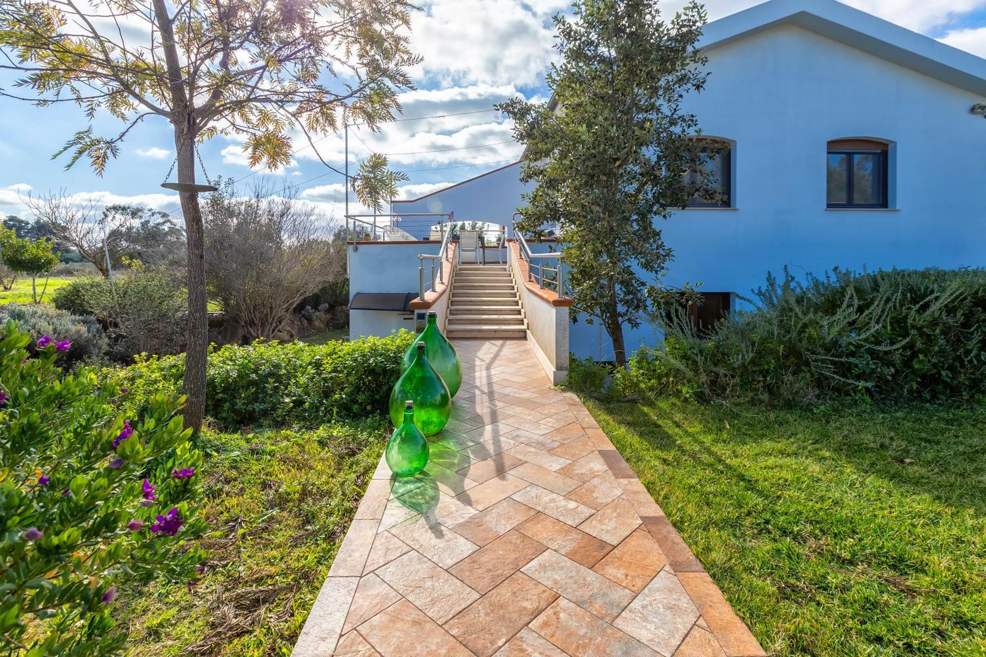 Sardinia Re - Fioretta Flowers Apartment Olmedo