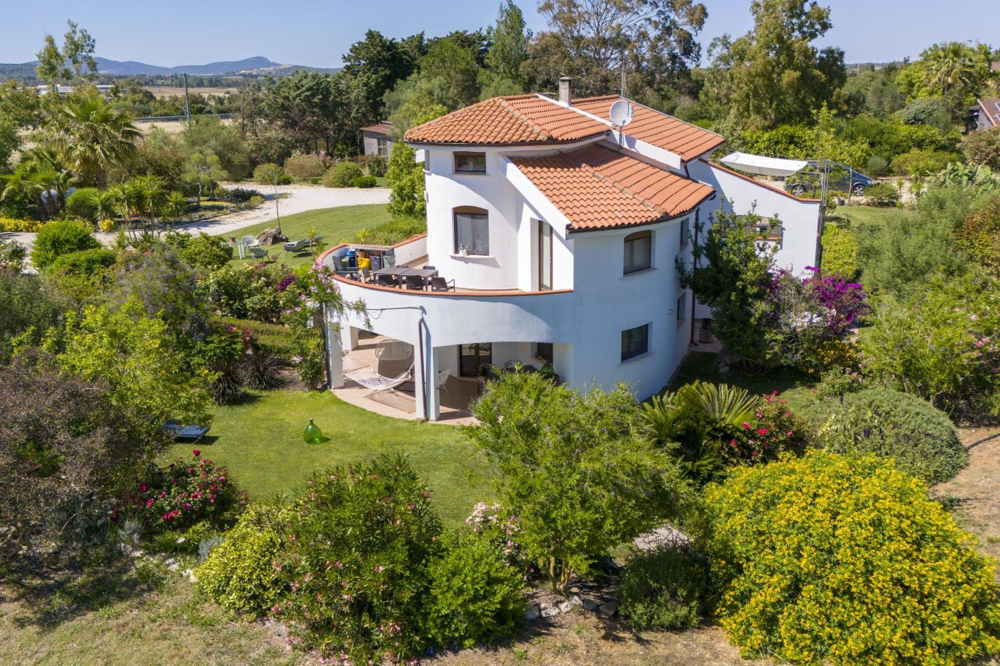 Sardinia Re - Fioretta Flowers Apartment Olmedo